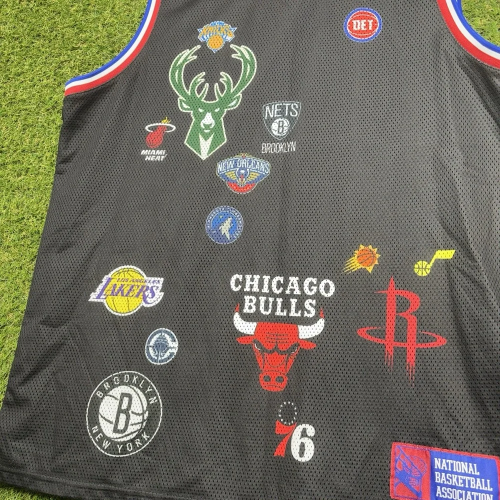 NBA Ultra Game Logo Jersey Mens XL Black Embroidered Logos Basketball Bulls